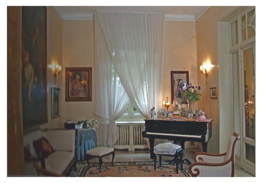 V Bed & Breakfast 2*